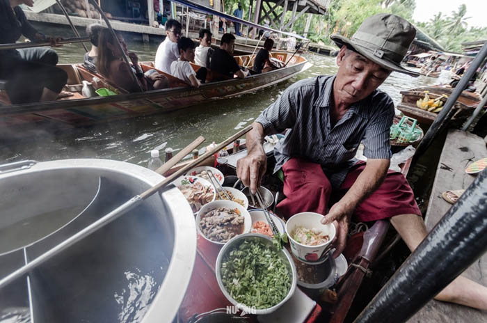 Damnoen Saduak Floating Market1