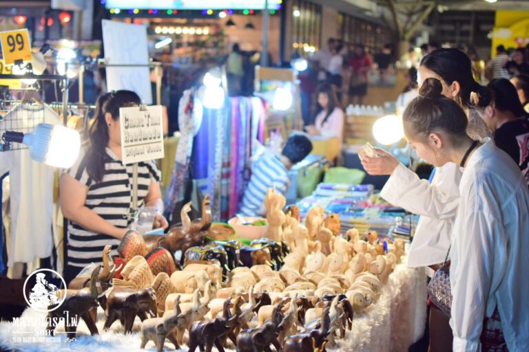 Ratchada train Market2